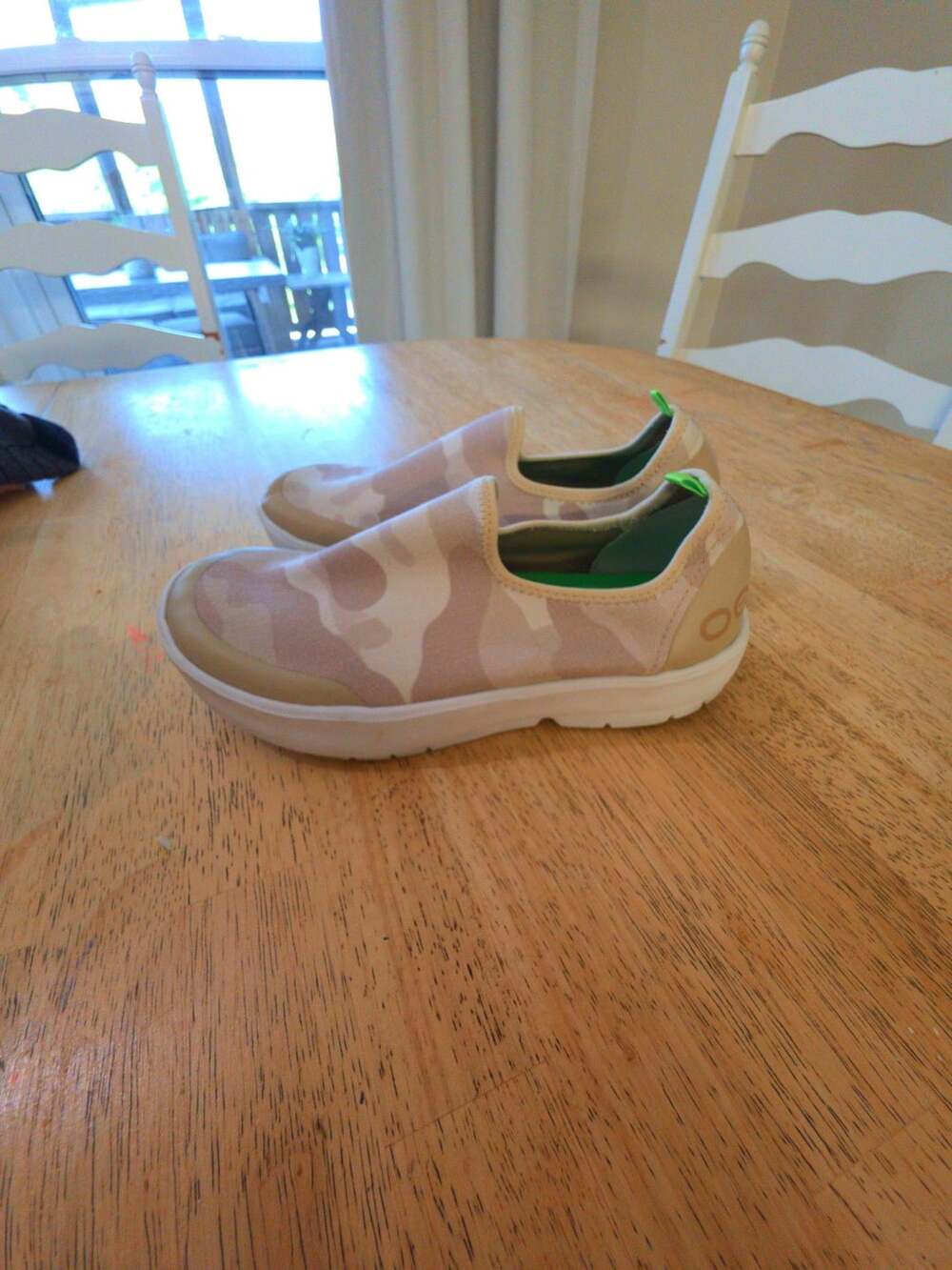 Oofos OOmg Low Shoe Women's Size 8.5 Camo Slip-On